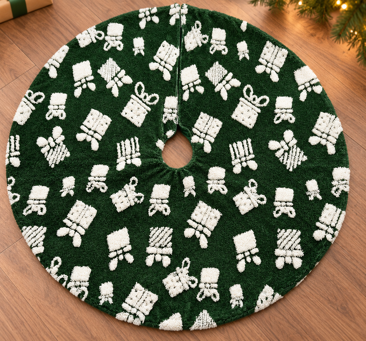 🎄 Tree Skirt | Plush | Holiday Gift | Green Giftbox Pattern